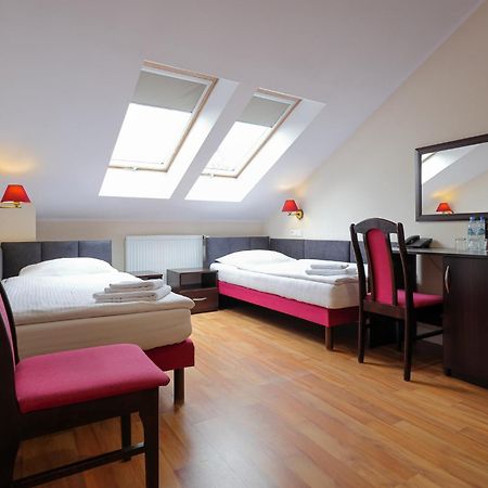 Dworek Rozany Hotel & Restauracja Namyslow Luaran gambar