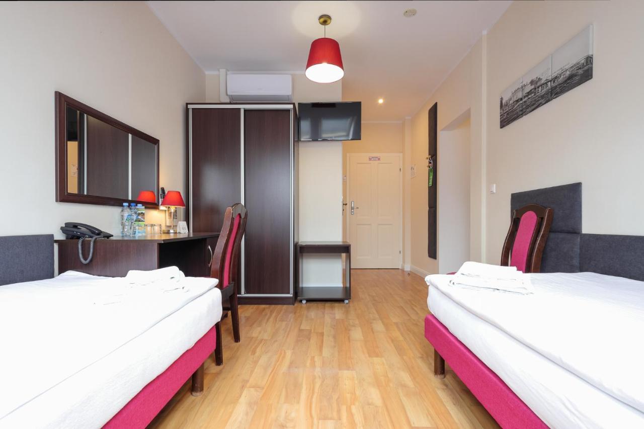Dworek Rozany Hotel & Restauracja Namyslow Luaran gambar