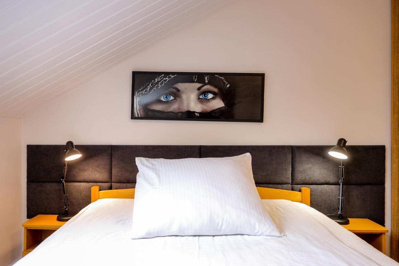 Dworek Rozany Hotel & Restauracja Namyslow Luaran gambar