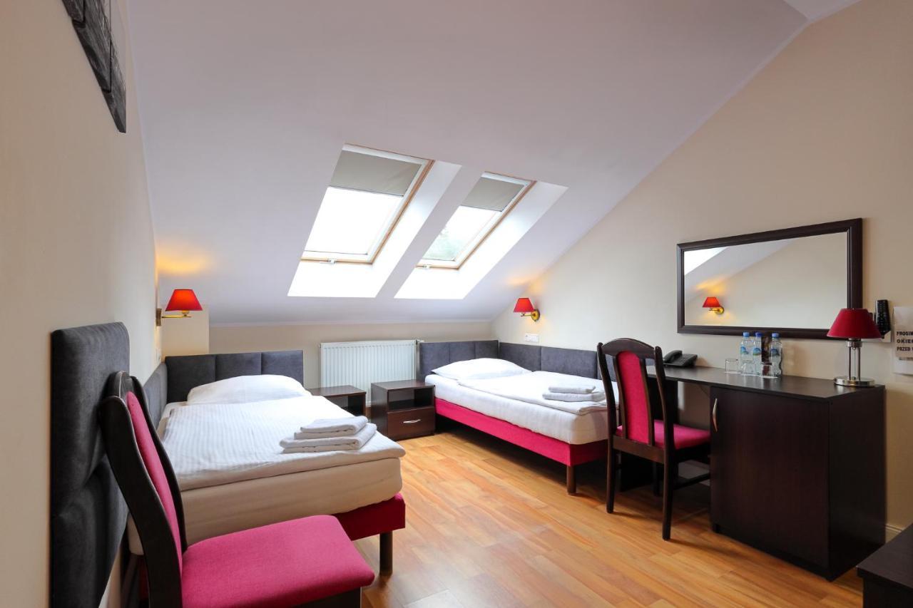 Dworek Rozany Hotel & Restauracja Namyslow Luaran gambar