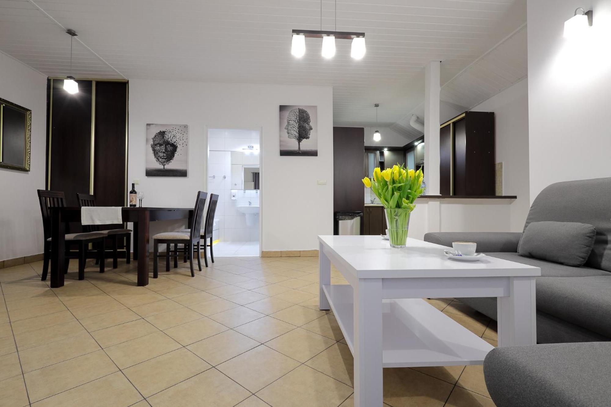 Dworek Rozany Hotel & Restauracja Namyslow Luaran gambar