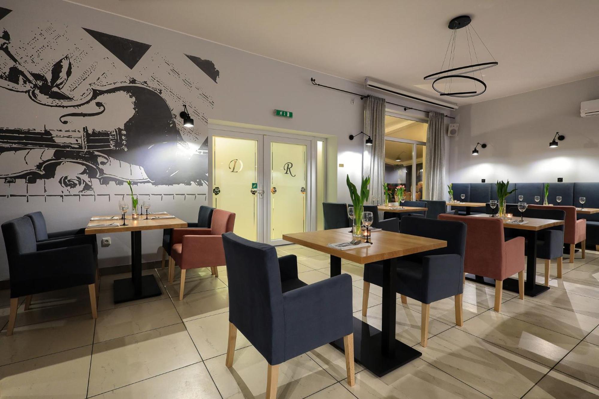 Dworek Rozany Hotel & Restauracja Namyslow Luaran gambar