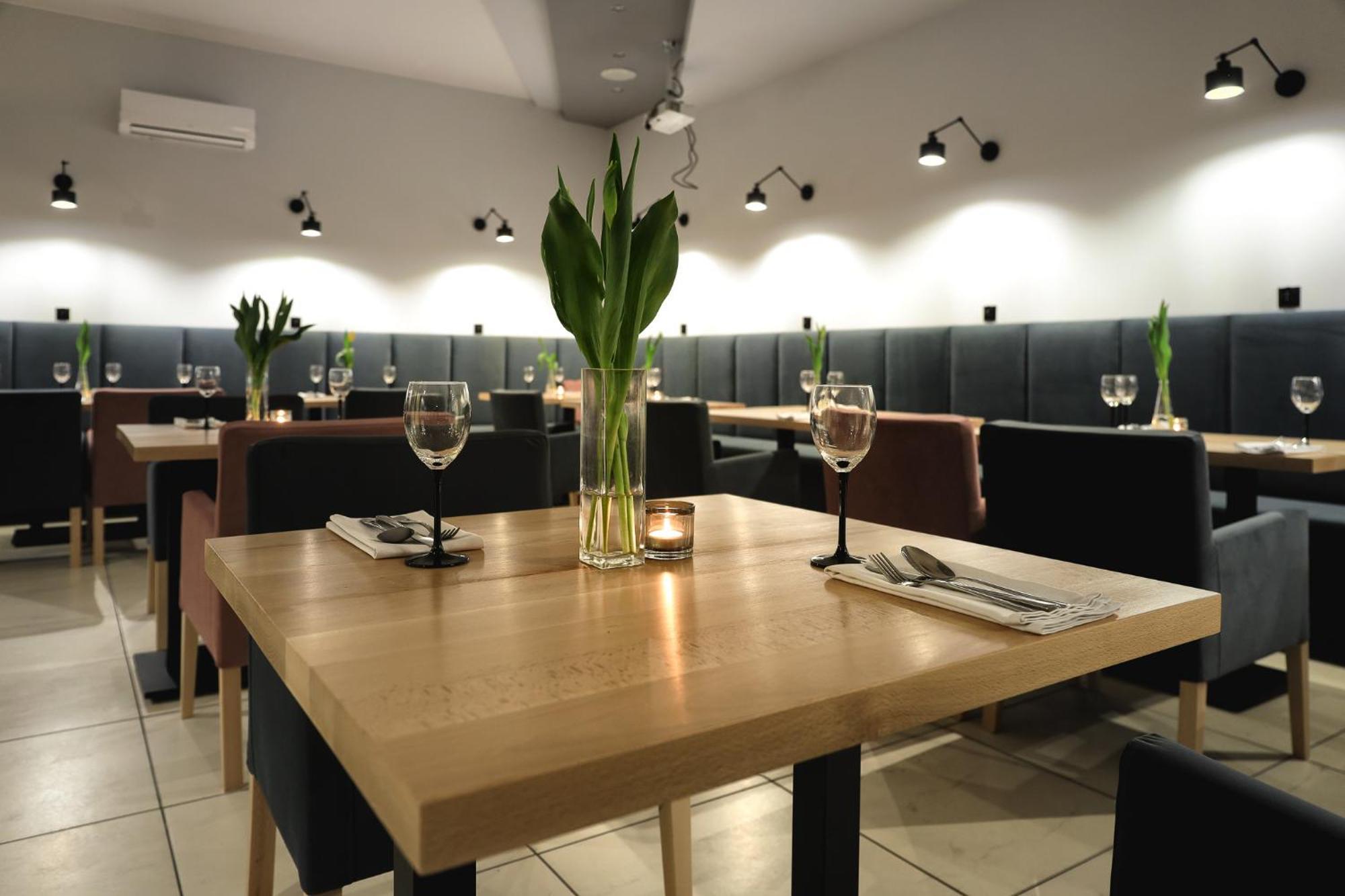 Dworek Rozany Hotel & Restauracja Namyslow Luaran gambar
