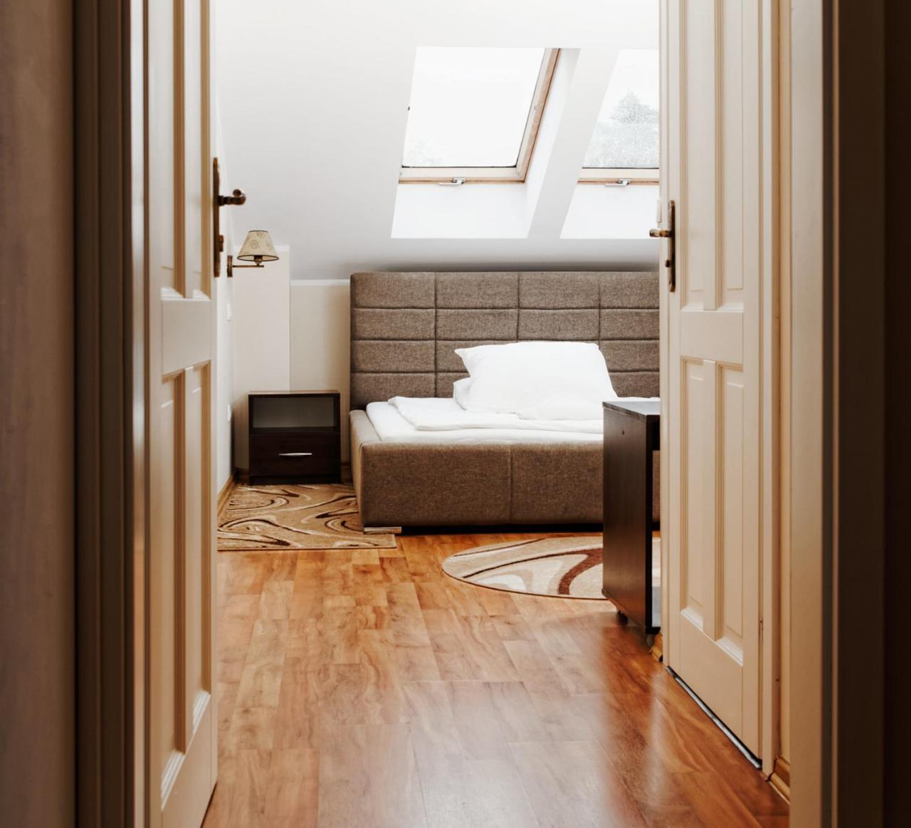 Dworek Rozany Hotel & Restauracja Namyslow Luaran gambar