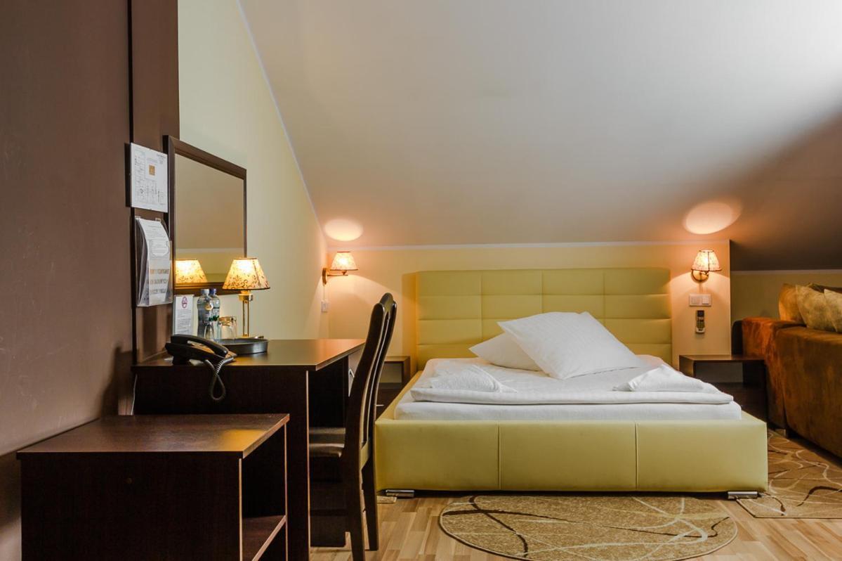 Dworek Rozany Hotel & Restauracja Namyslow Luaran gambar