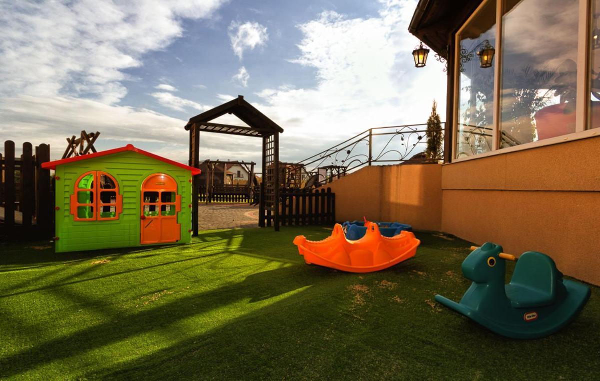 Dworek Rozany Hotel & Restauracja Namyslow Luaran gambar